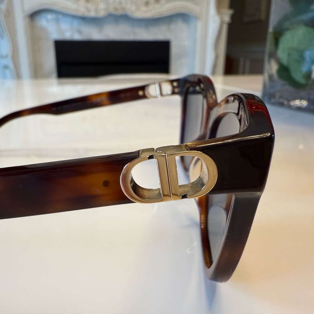 Authentic Dior Stylish Tortoiseshell Sunglasses